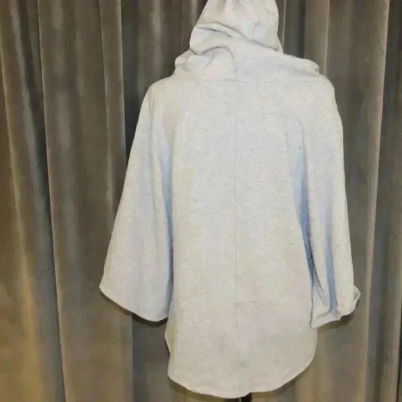 Victoria's Secret Women's Gray Hoodie Sweatshirt Poncho Cape Jacket Size S - Picture 3 of 10